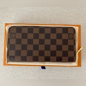 Authentic Louis Vuitton Zippy Wallet- Damier Ebene
